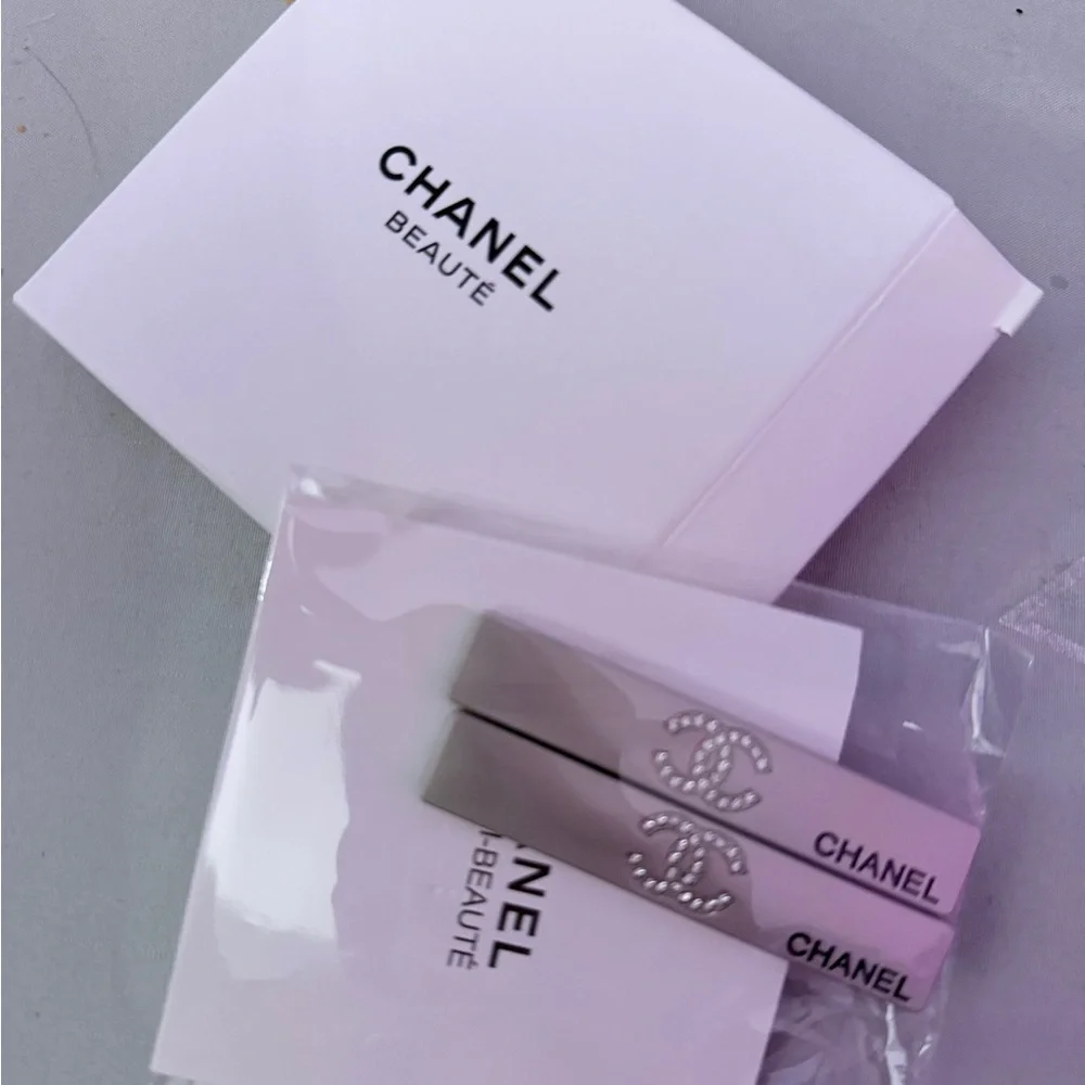 Chanel silver rhinestone hair barrettes (2) new with box - Picture 2 of 4